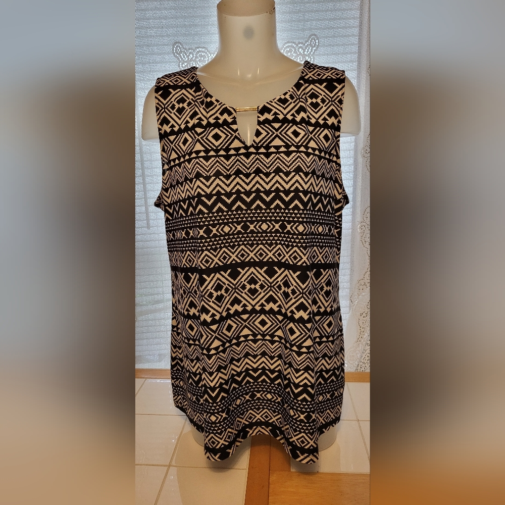 😁*BOGO SALE*😁 TECERA black/white blouse size 1X